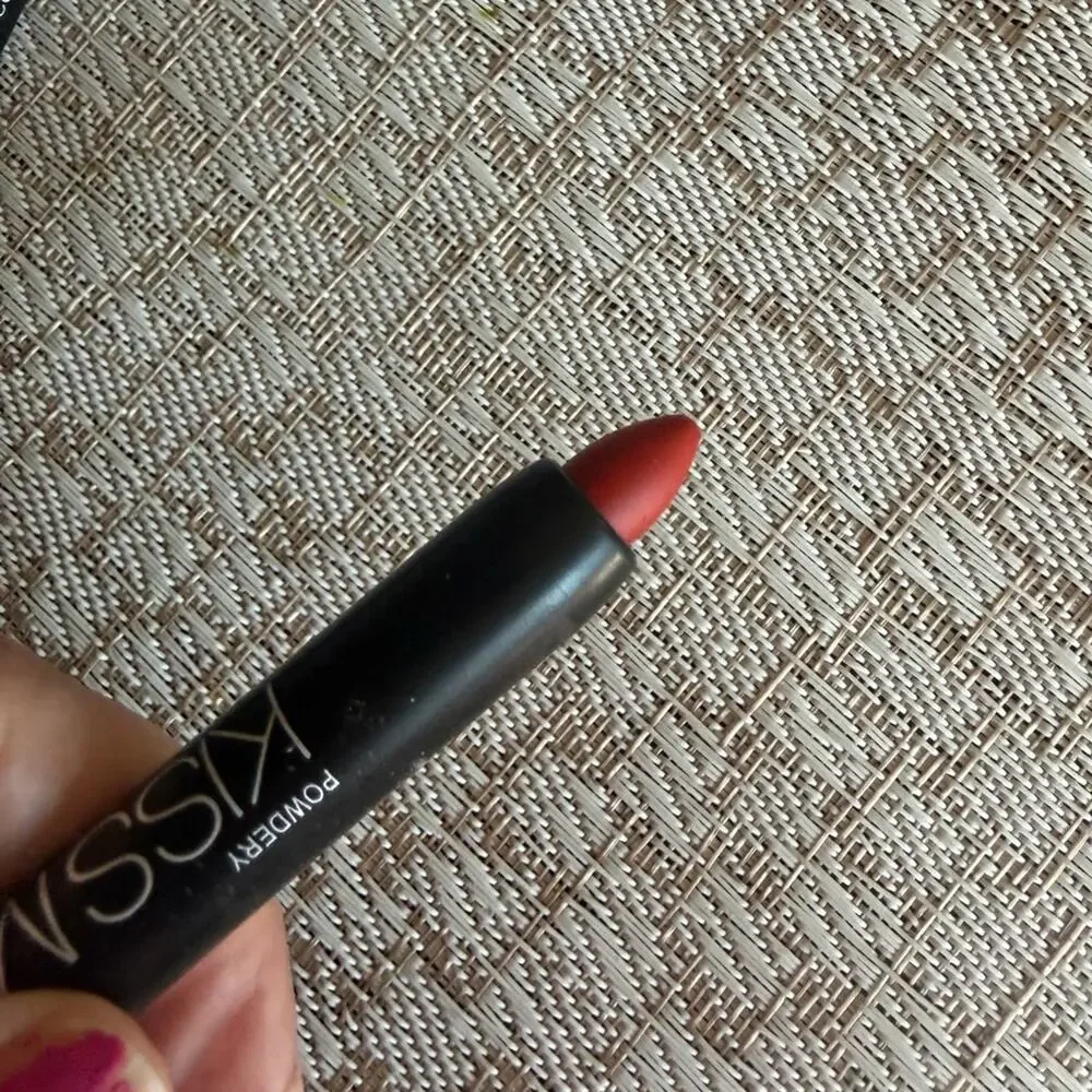 DNM Beauty KisSMatte liquid lipstick in the shade Flowing Golden.NEW